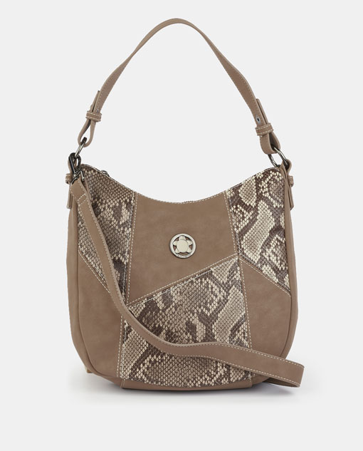 El brillo presente en las tendencias en bolsos para la temporada otoño invierno 2021