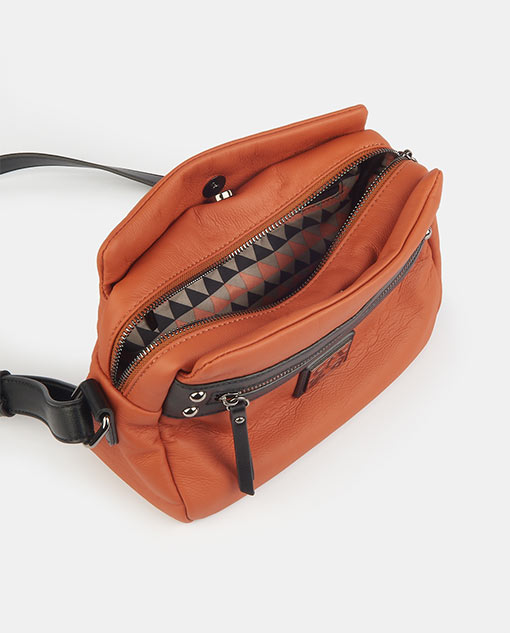 W1900 Crossbody