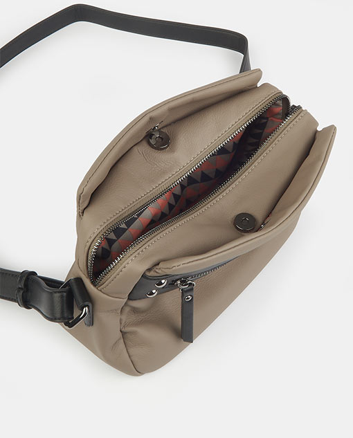 W1900 Crossbody
