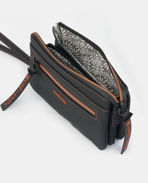  Pouch