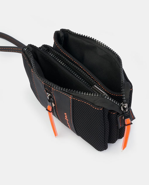  Pouch