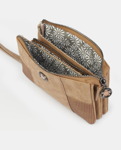  Pouch