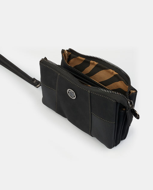  Pouch